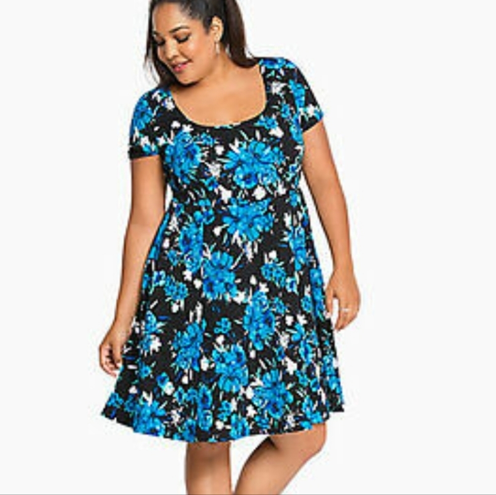 Torrid Romantic Spring Sweet Textured floral short sleeve skater dress size Larg